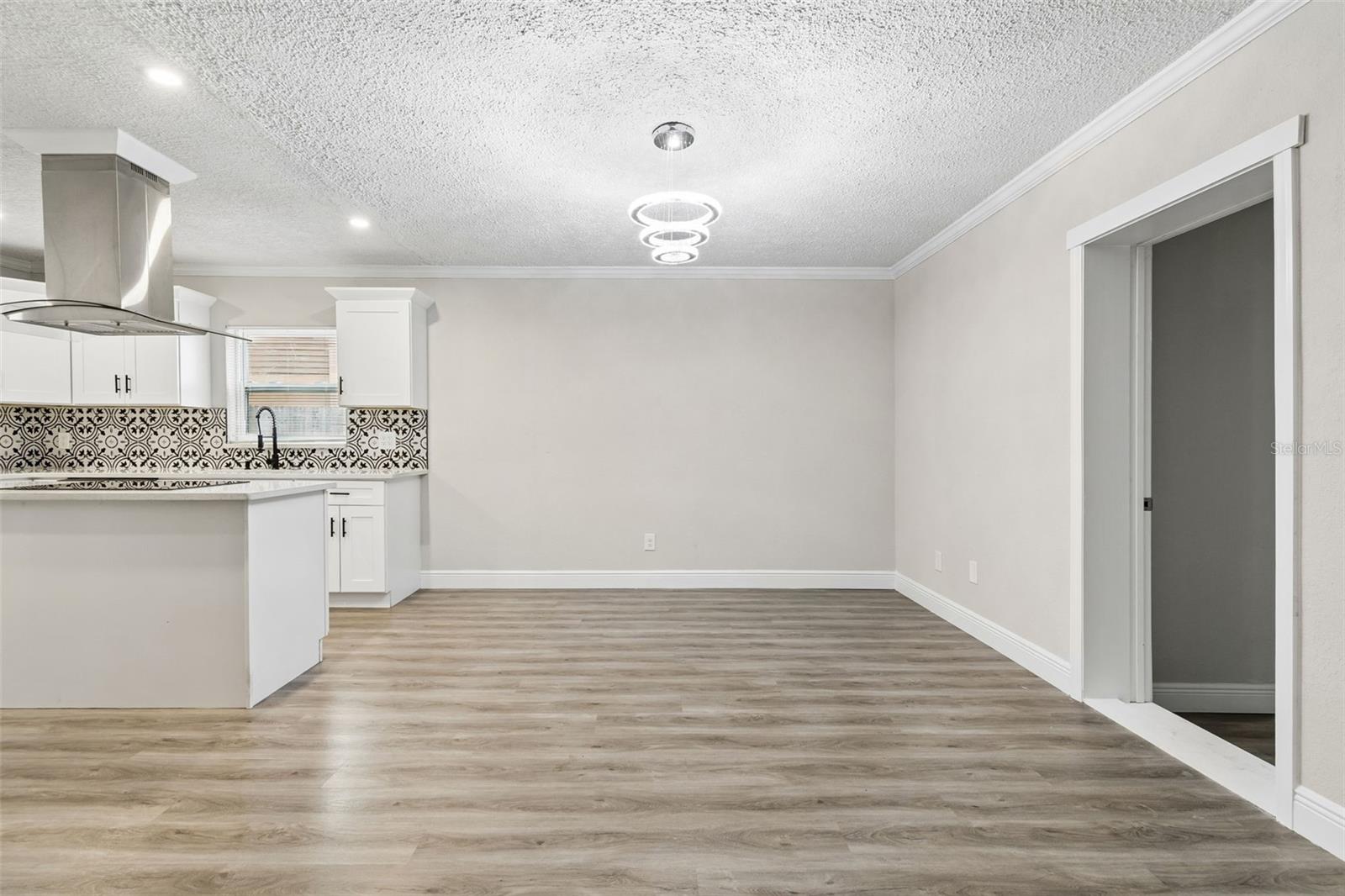 Image 19 of 100 For 7403 Spring Court