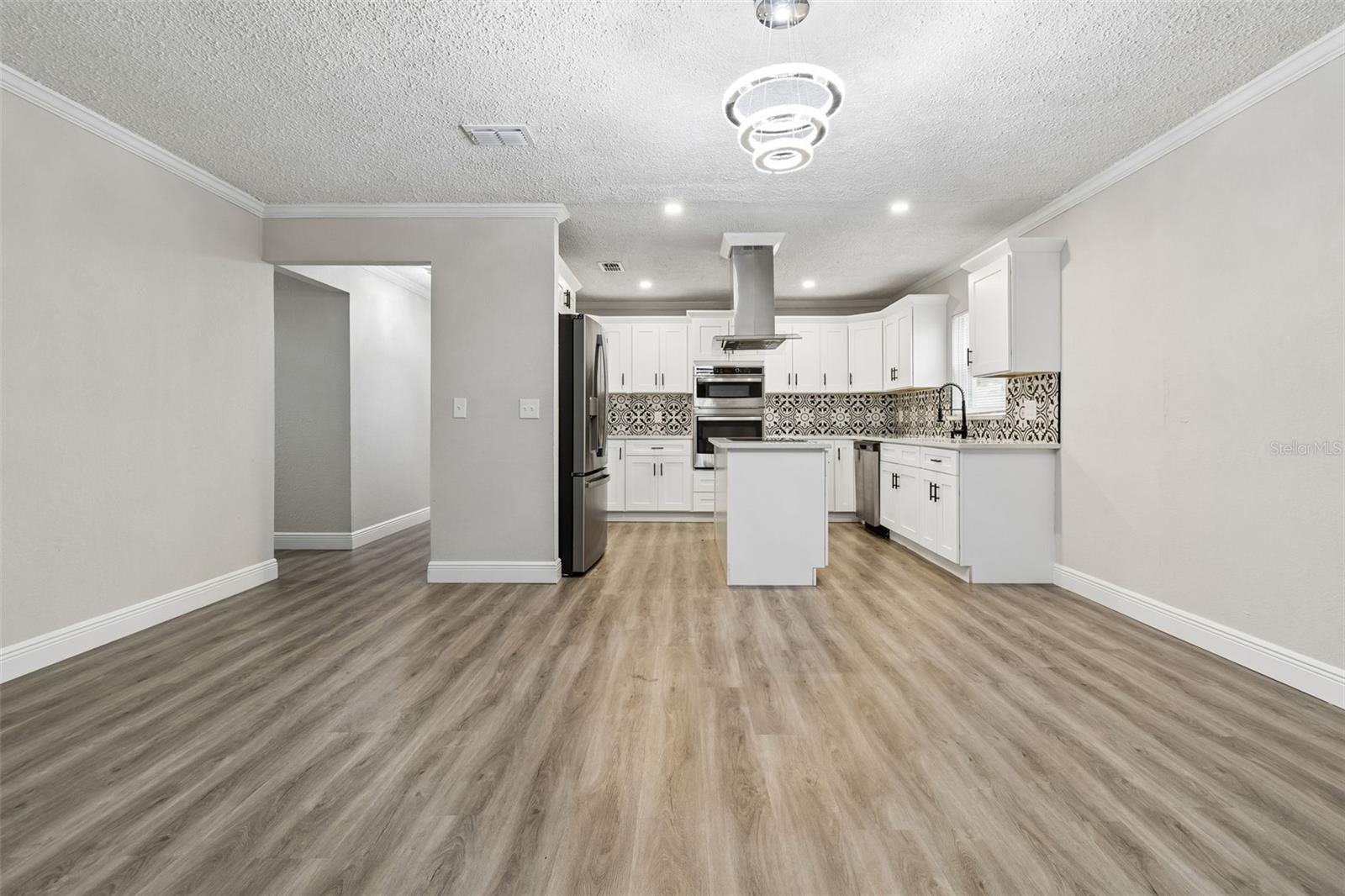 Image 21 of 100 For 7403 Spring Court