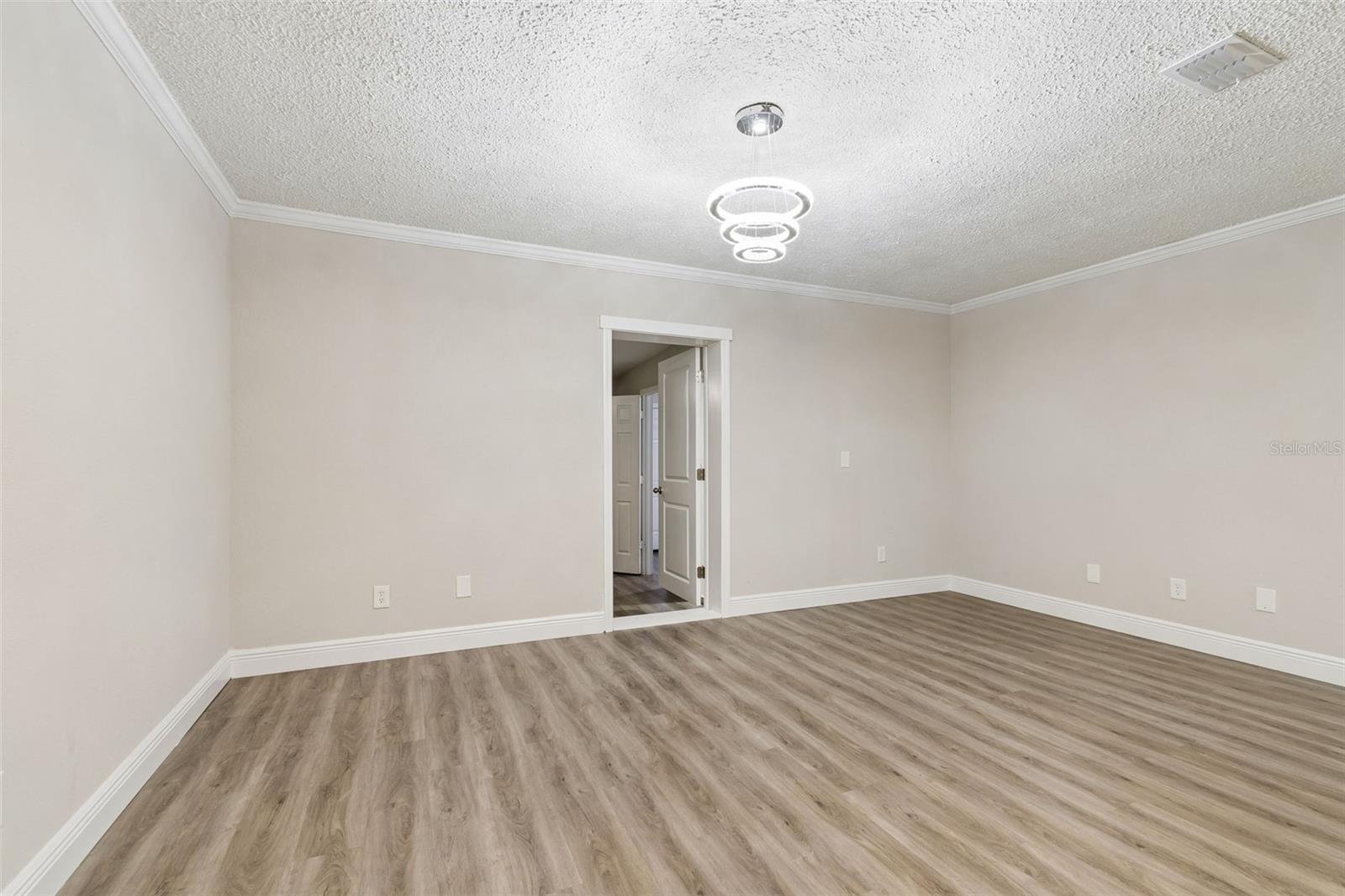 Image 24 of 100 For 7403 Spring Court