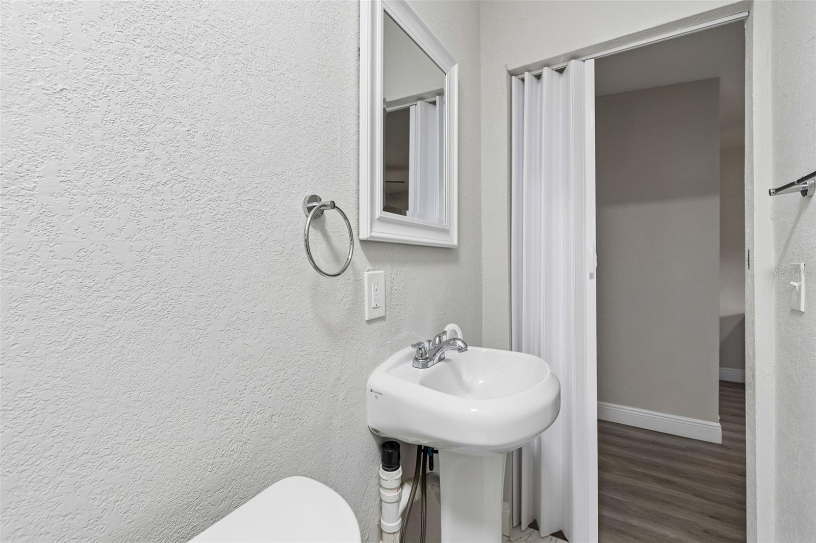 Image 40 of 100 For 7403 Spring Court