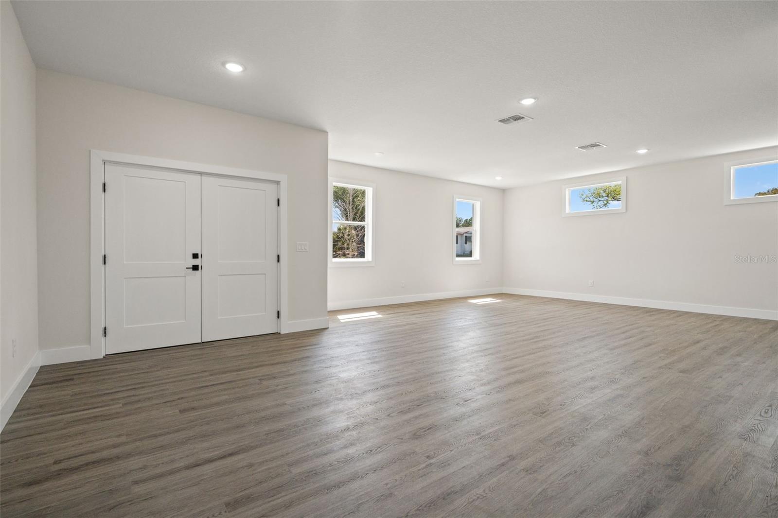 Listing photo id 8 for 3801 Luma Drive