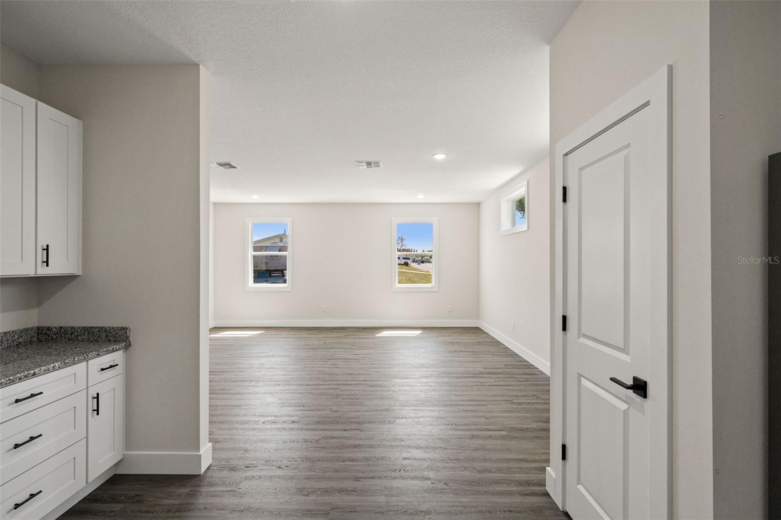 Listing photo id 9 for 3801 Luma Drive