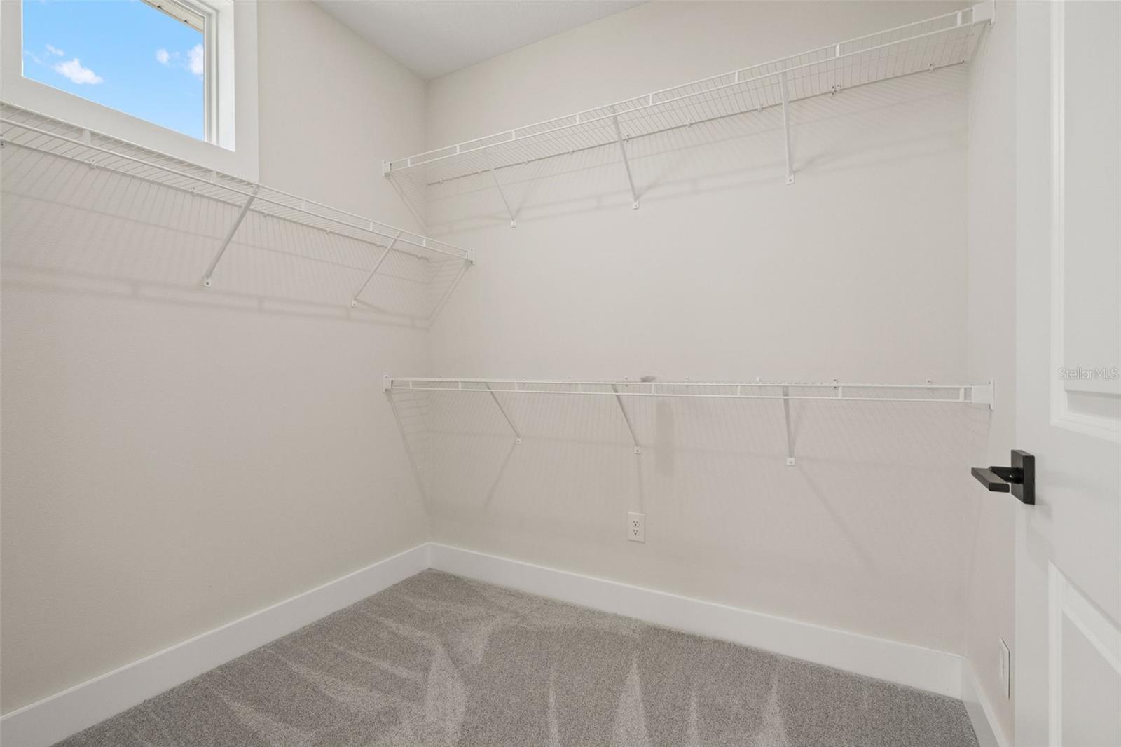 Listing photo id 16 for 3801 Luma Drive