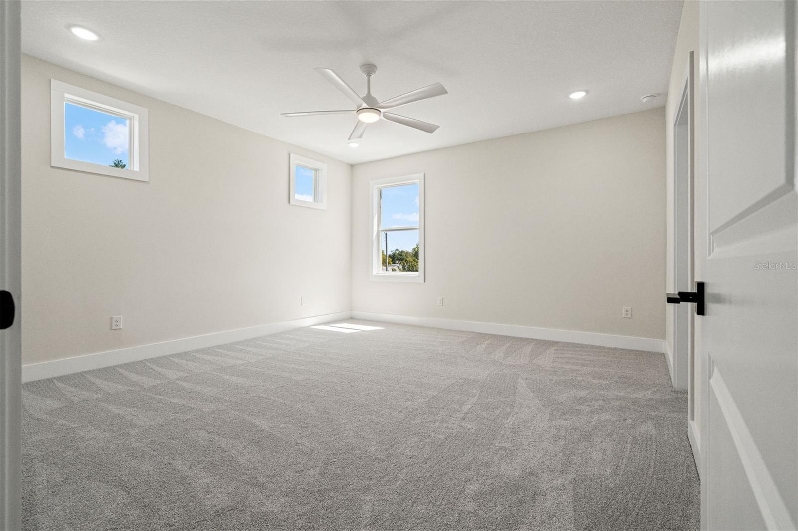 Listing photo id 17 for 3801 Luma Drive