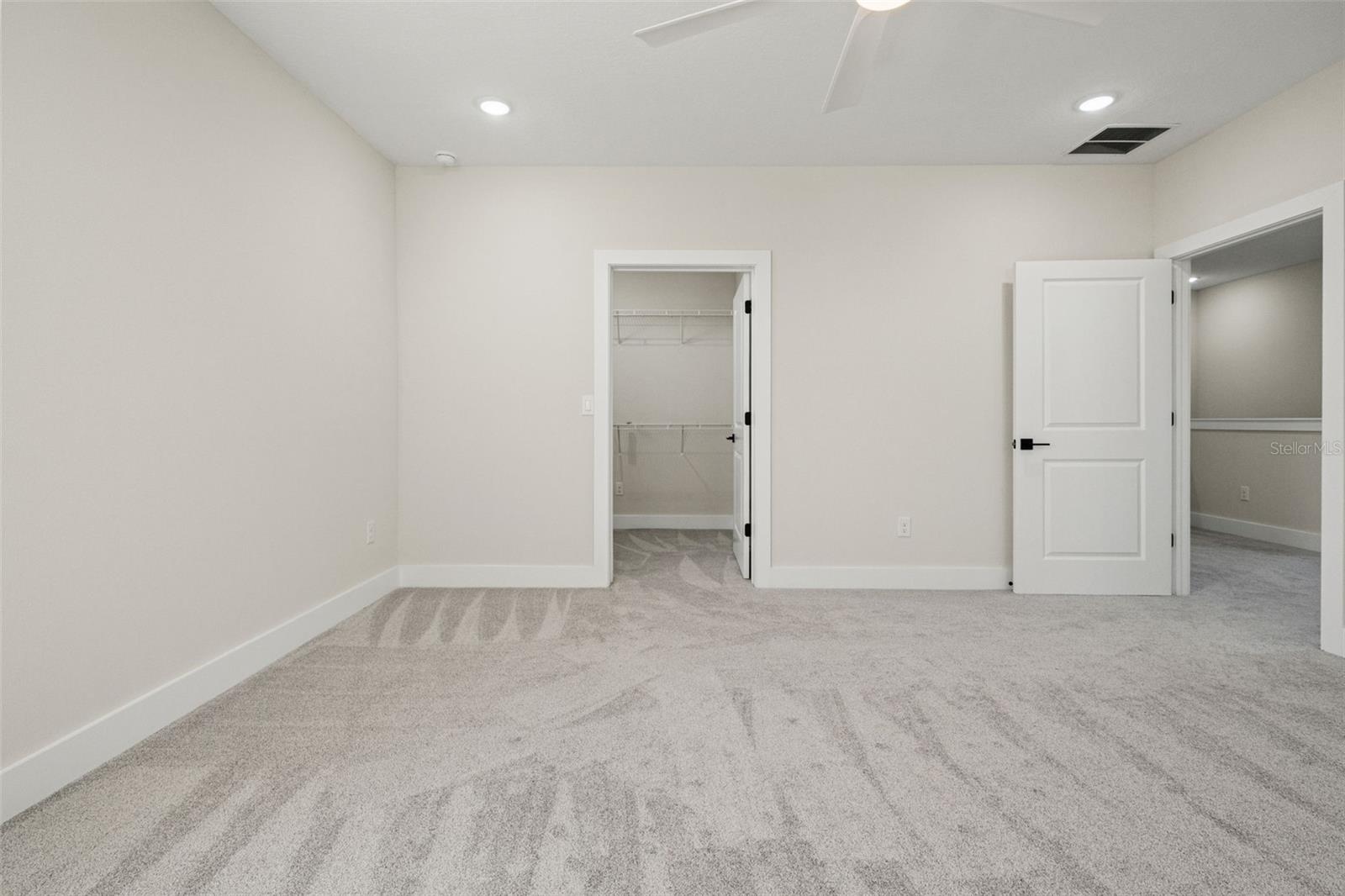 Listing photo id 18 for 3801 Luma Drive