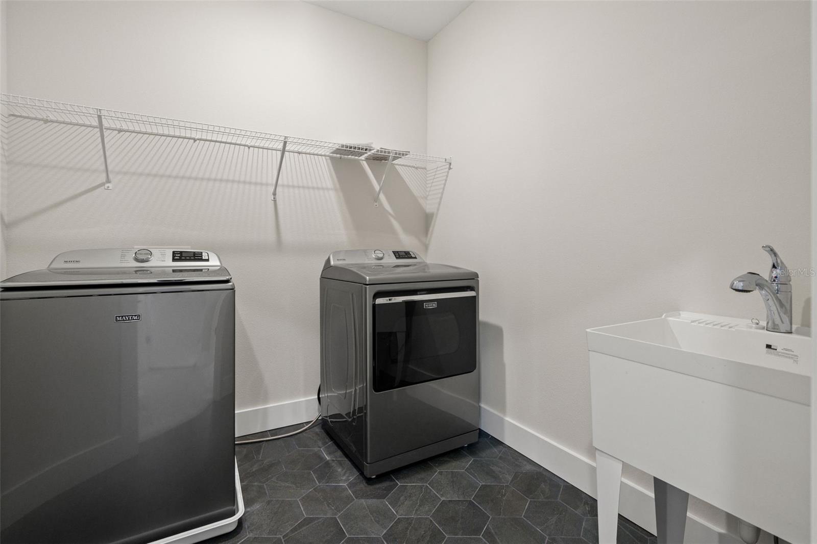 Listing photo id 22 for 3801 Luma Drive