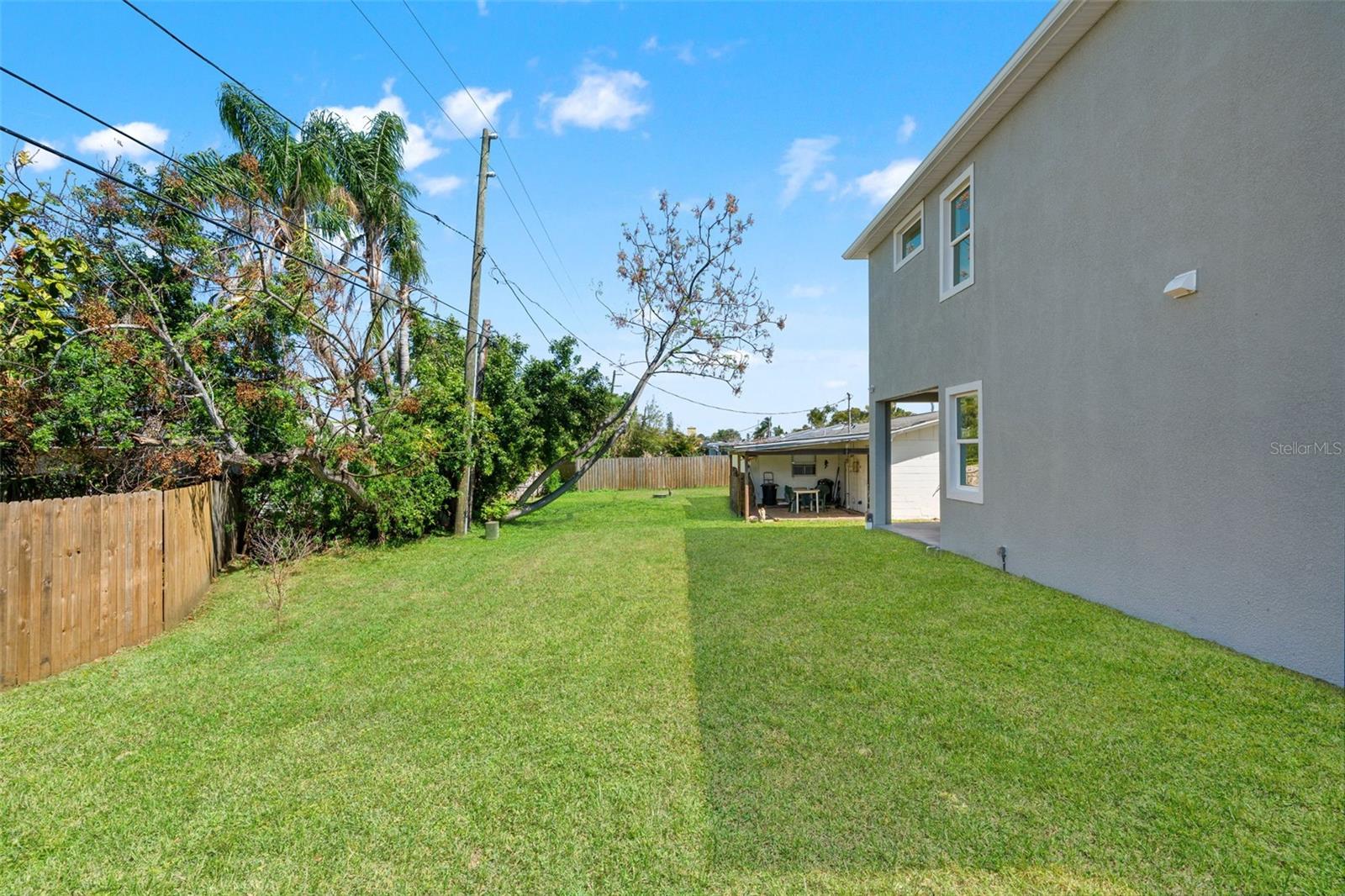 Listing photo id 32 for 3801 Luma Drive