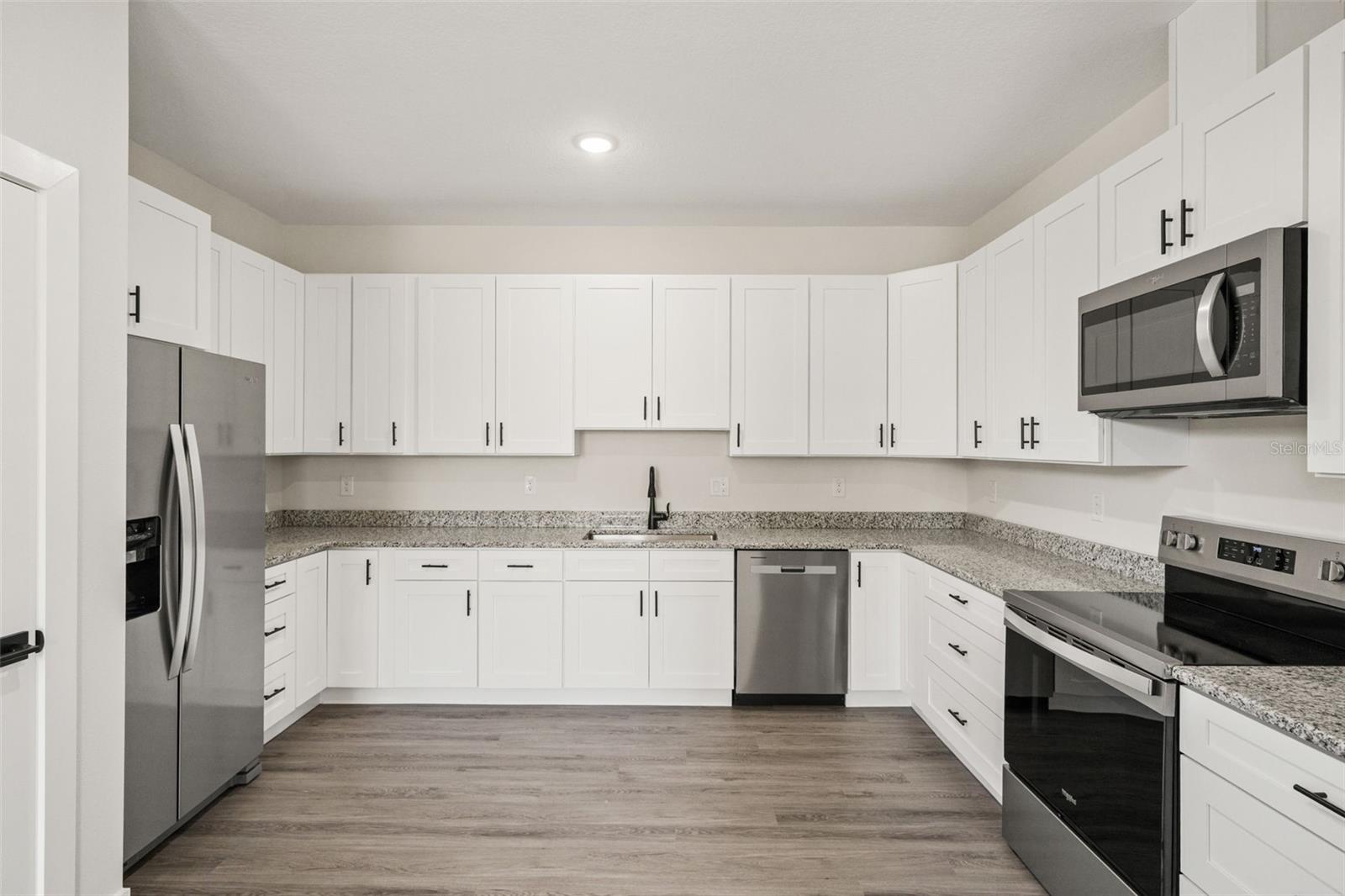 Listing photo id 3 for 3801 Luma Drive