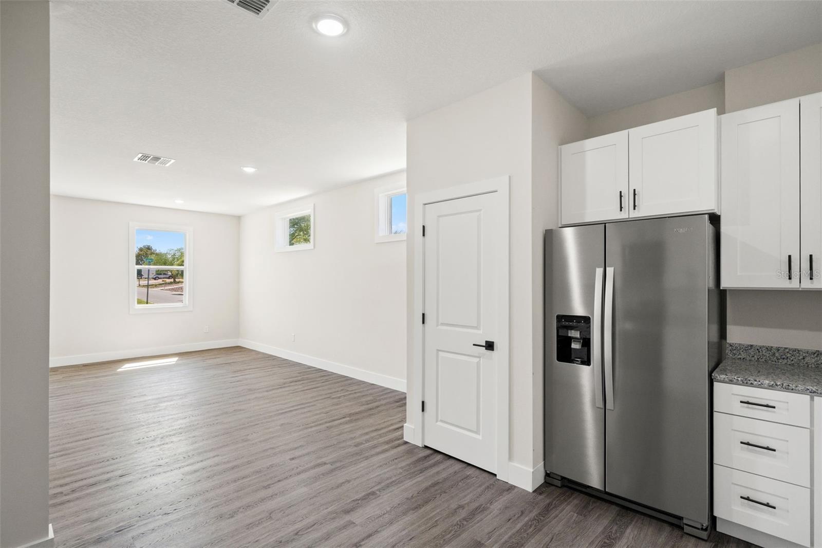 Listing photo id 5 for 3801 Luma Drive