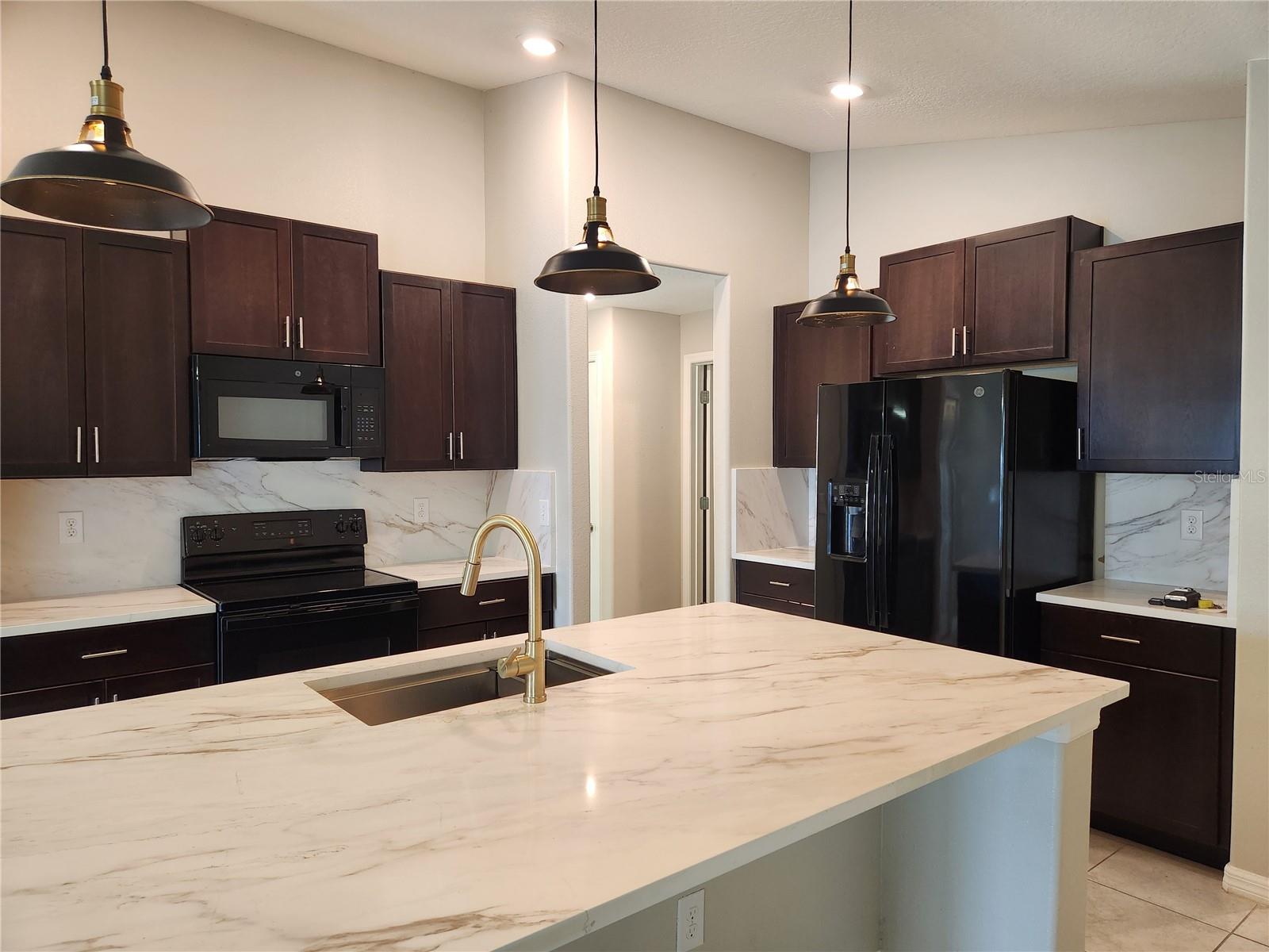 Image 5 of 20 For 872 Olive Conch Street