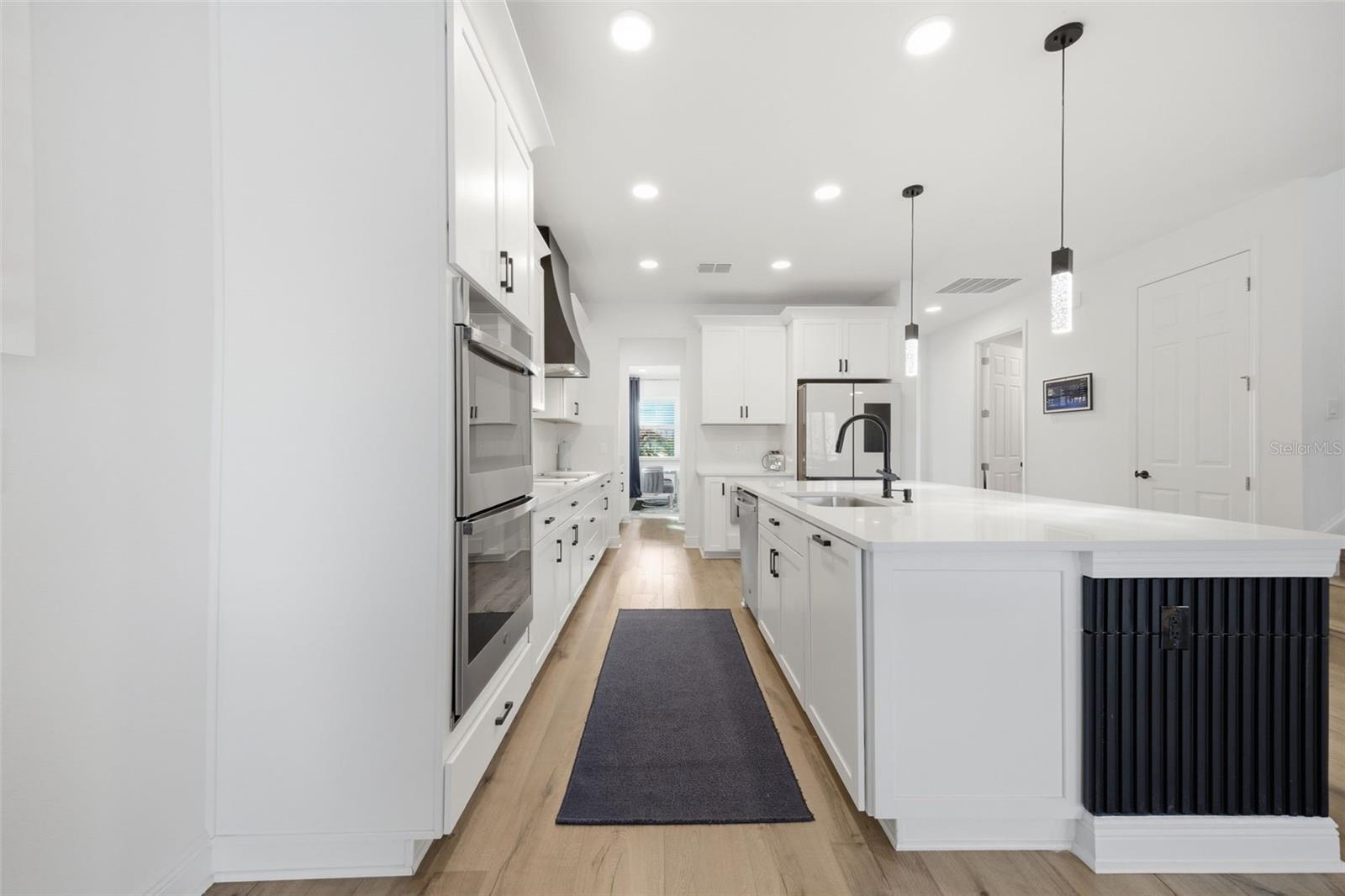 Listing photo id 12 for 7771 Notched Pine Bend