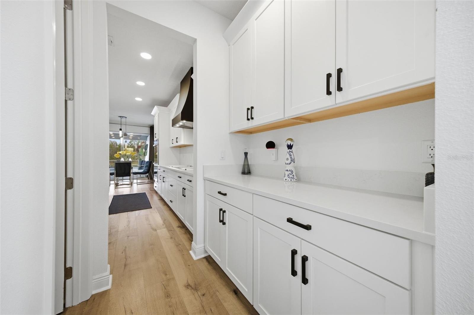 Listing photo id 16 for 7771 Notched Pine Bend