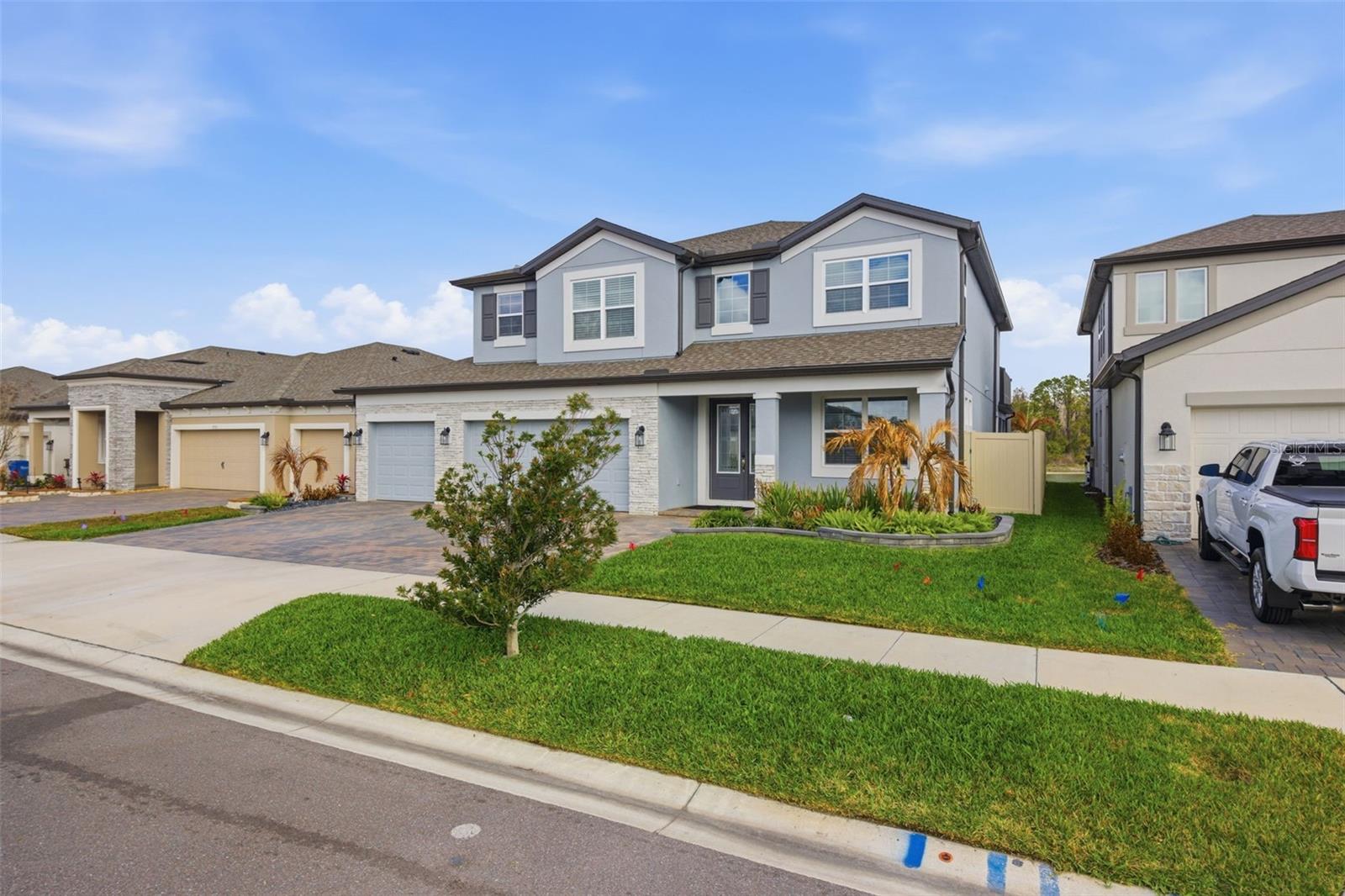 Listing photo id 1 for 7771 Notched Pine Bend