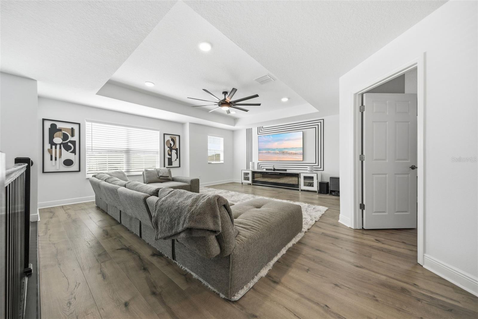 Listing photo id 30 for 7771 Notched Pine Bend