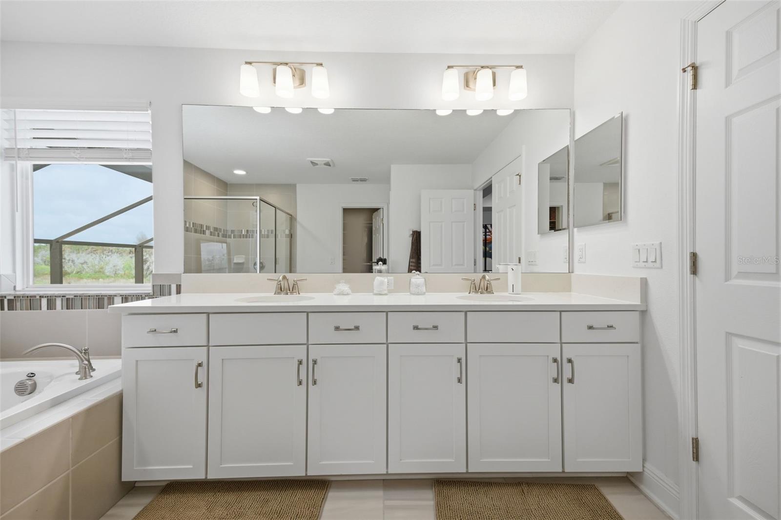 Listing photo id 38 for 7771 Notched Pine Bend