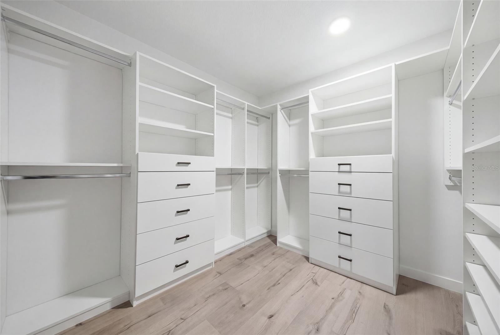 Listing photo id 40 for 7771 Notched Pine Bend