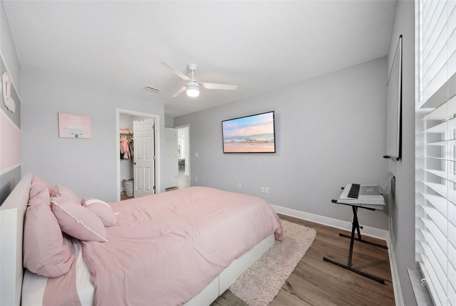 Listing photo id 42 for 7771 Notched Pine Bend