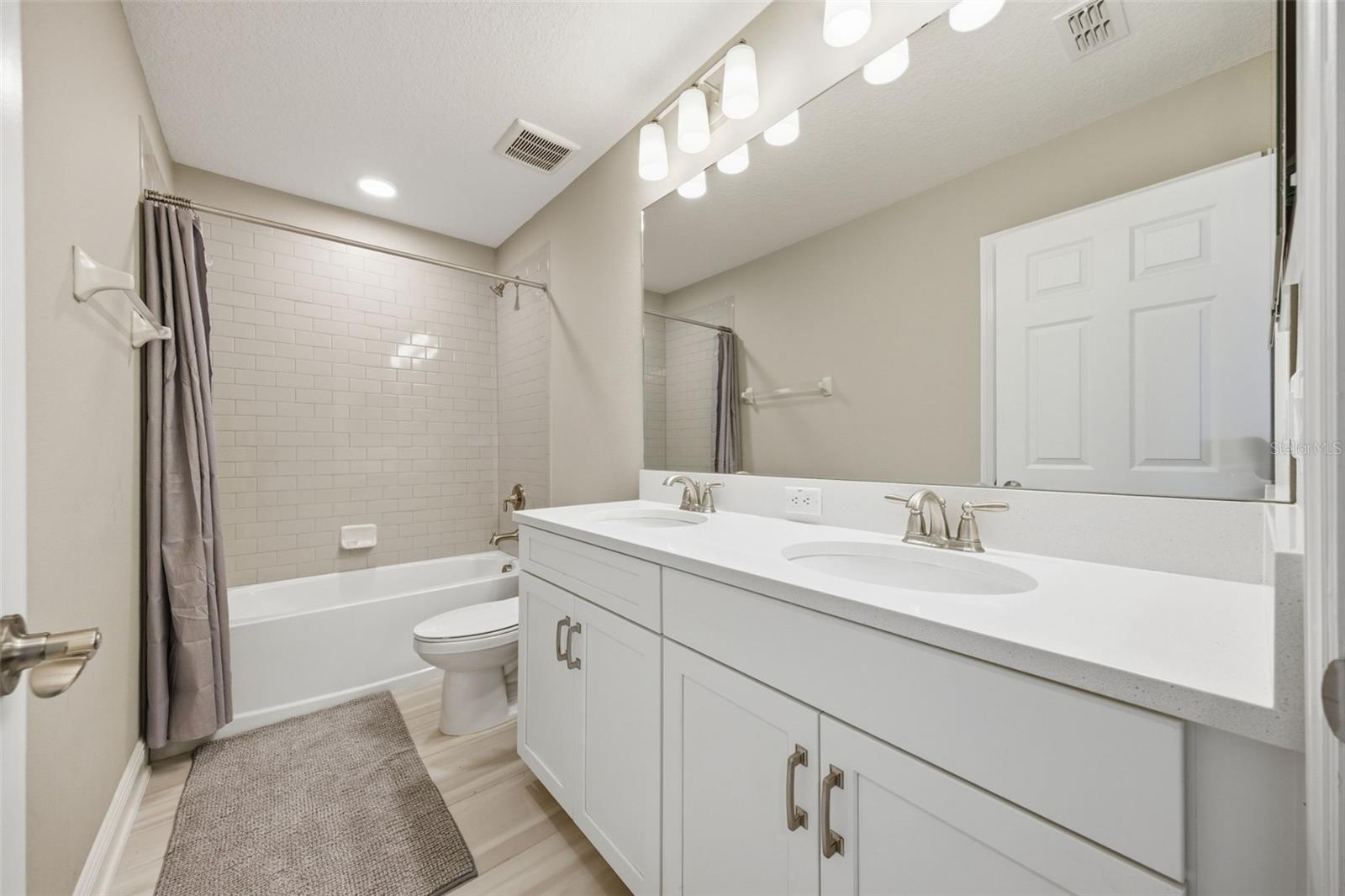 Listing photo id 47 for 7771 Notched Pine Bend