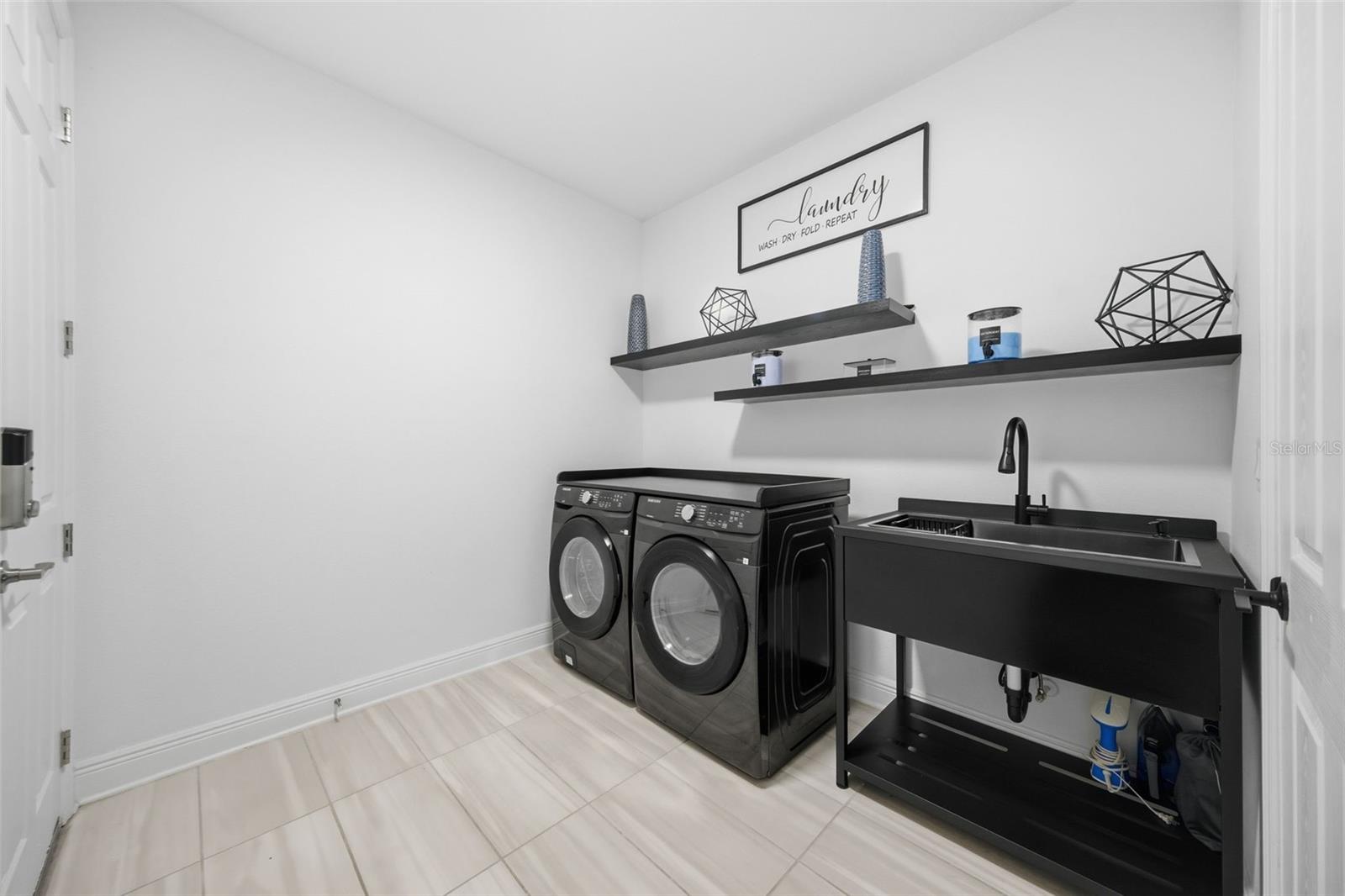 Listing photo id 50 for 7771 Notched Pine Bend