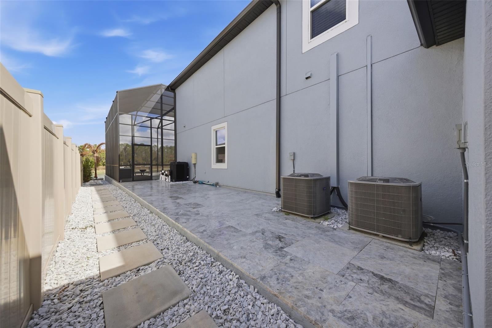 Listing photo id 65 for 7771 Notched Pine Bend