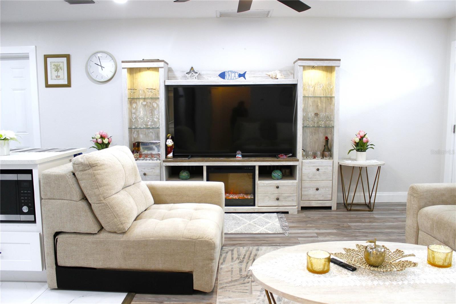 Image 10 of 71 For 1450 Barry Street