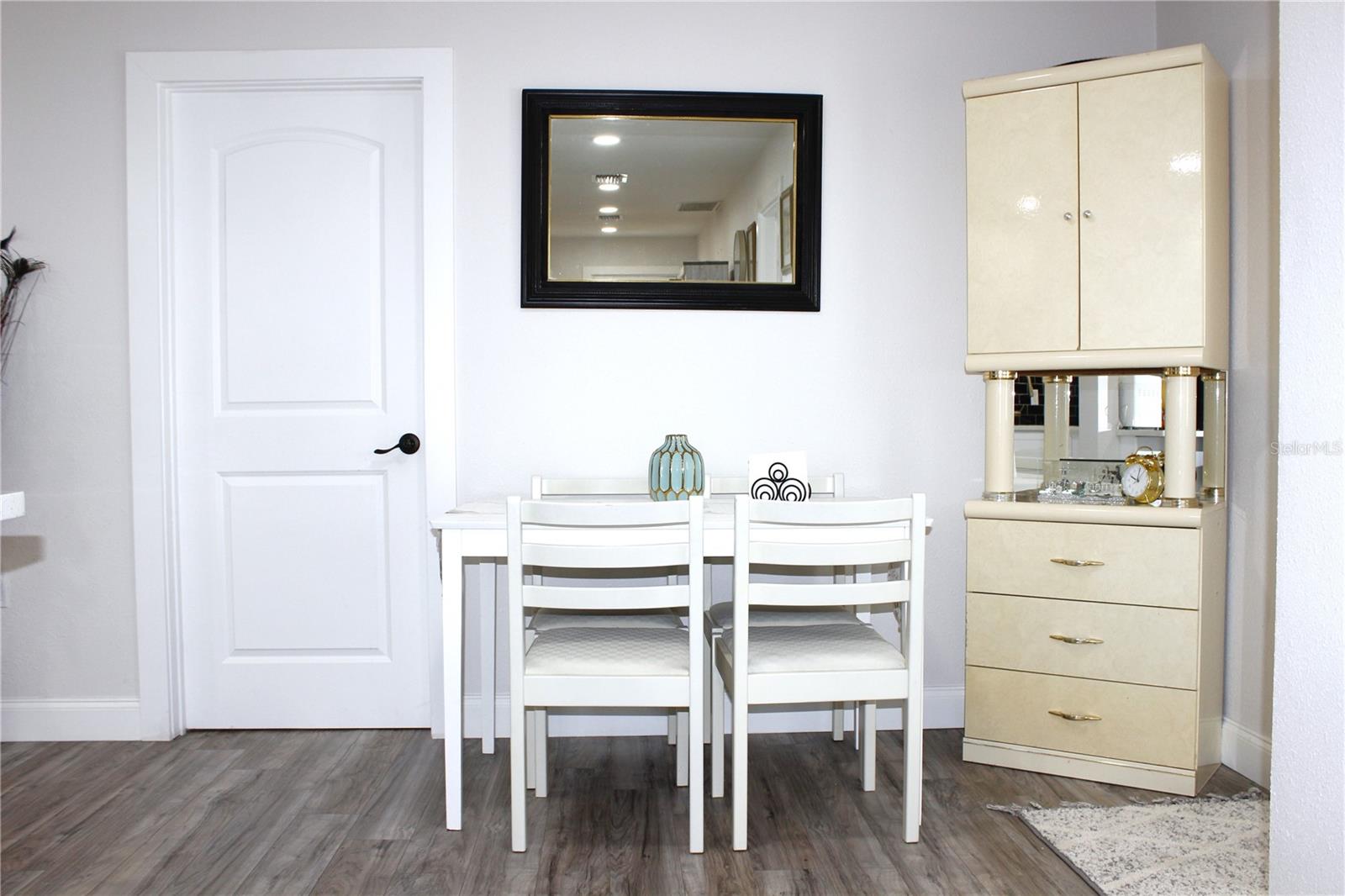 Image 12 of 71 For 1450 Barry Street