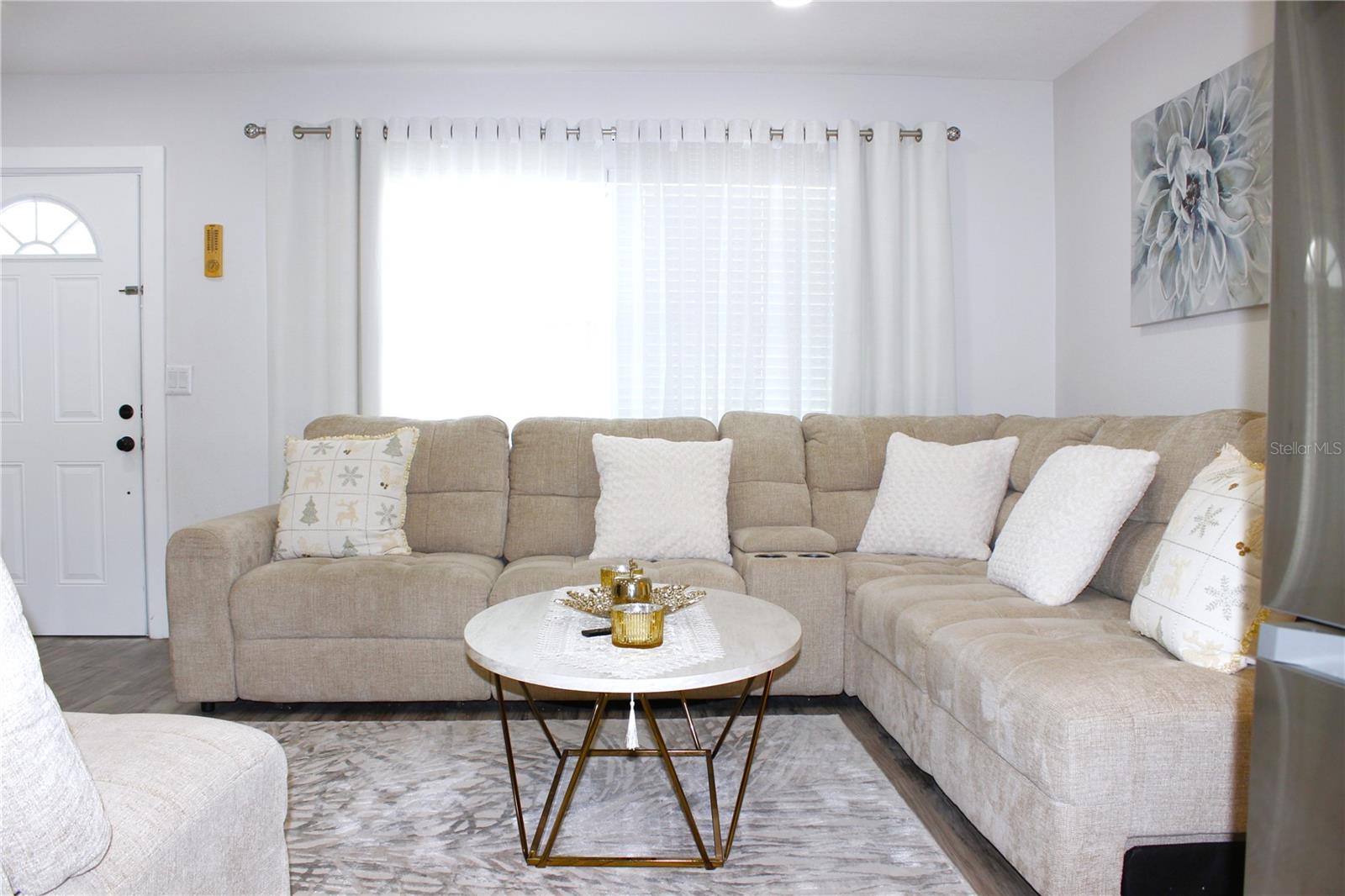 Image 13 of 71 For 1450 Barry Street