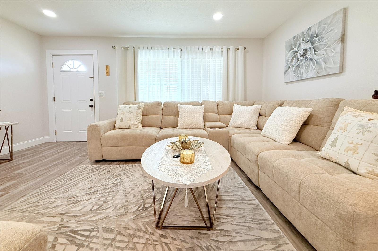 Image 15 of 71 For 1450 Barry Street