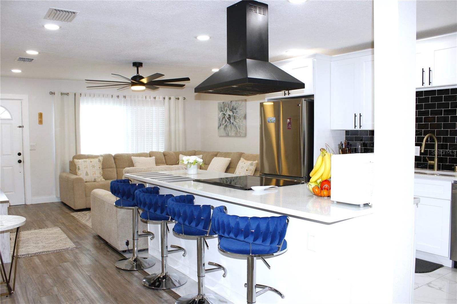 Image 18 of 71 For 1450 Barry Street