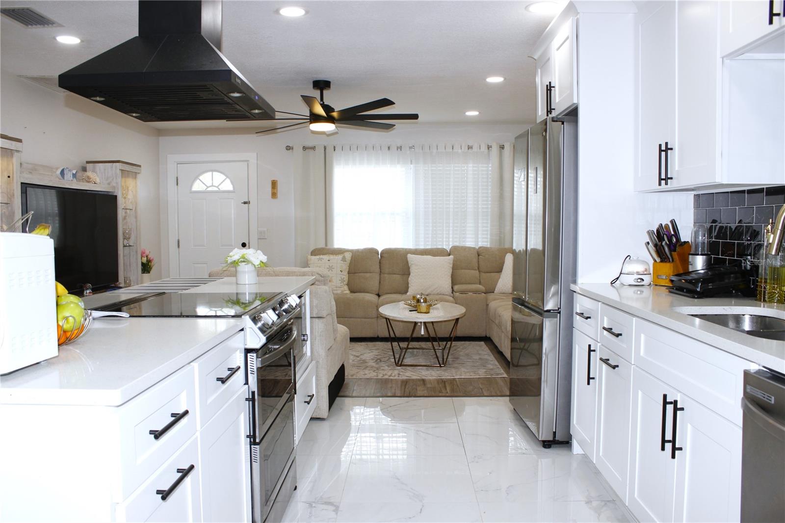 Image 19 of 71 For 1450 Barry Street