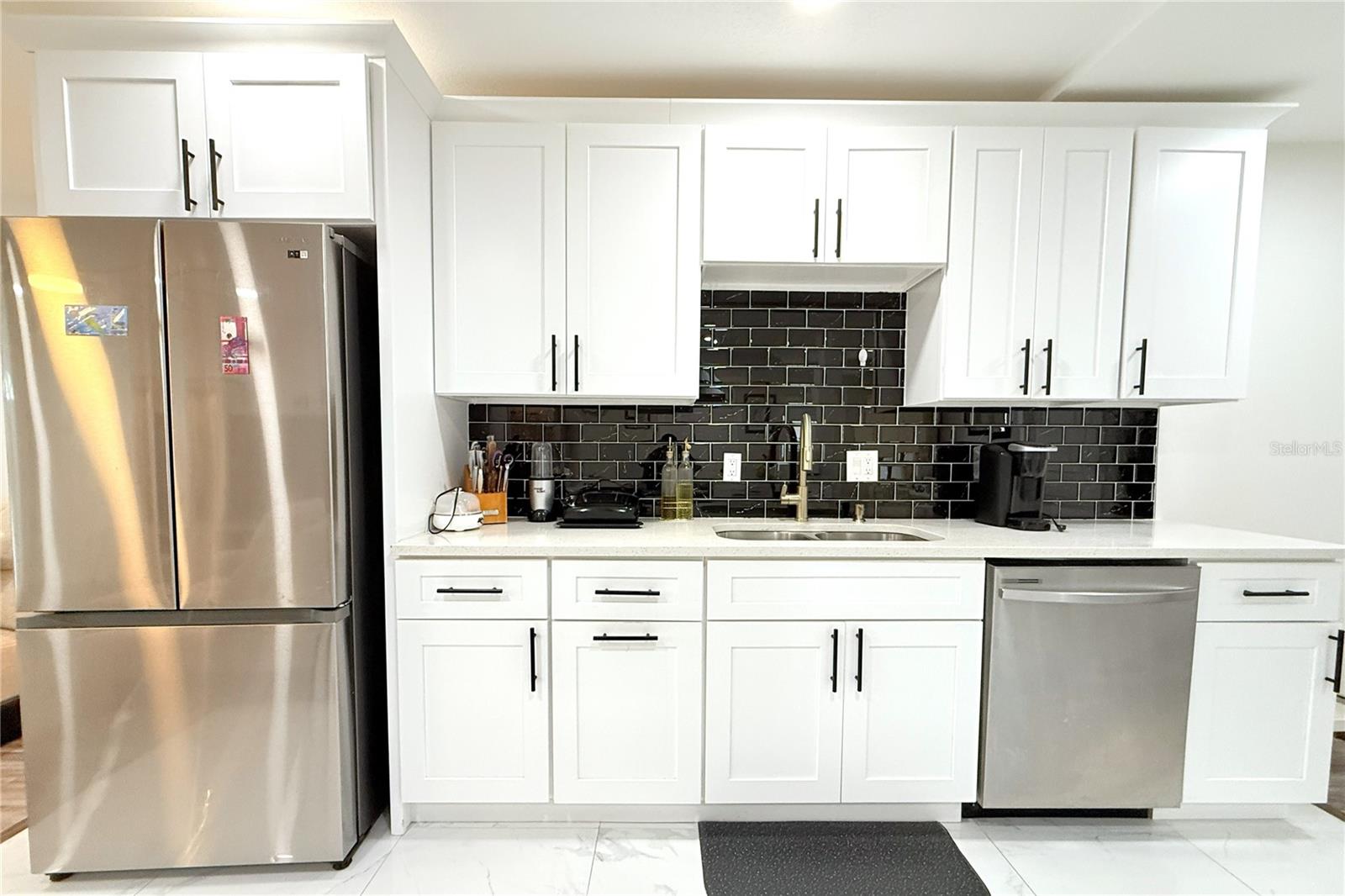 Image 21 of 71 For 1450 Barry Street