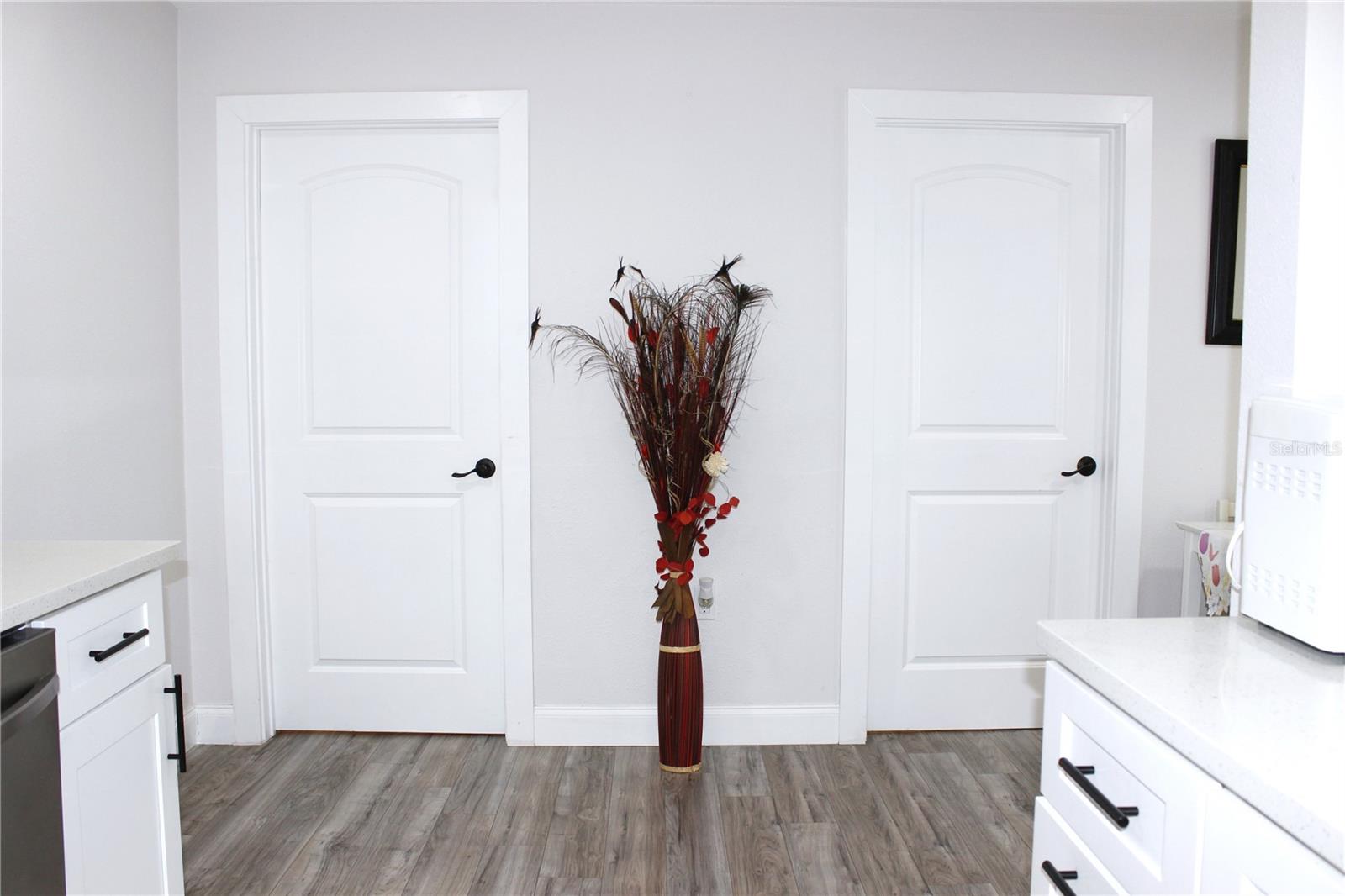 Image 23 of 71 For 1450 Barry Street