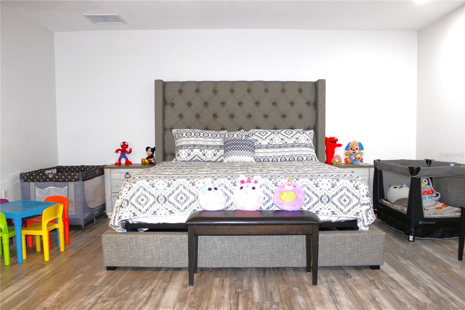 Image 25 of 71 For 1450 Barry Street