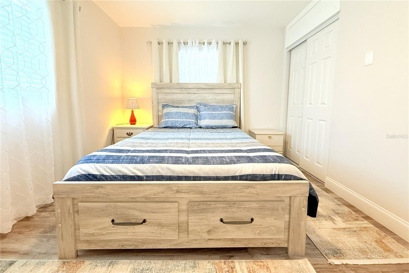 Image 33 of 71 For 1450 Barry Street