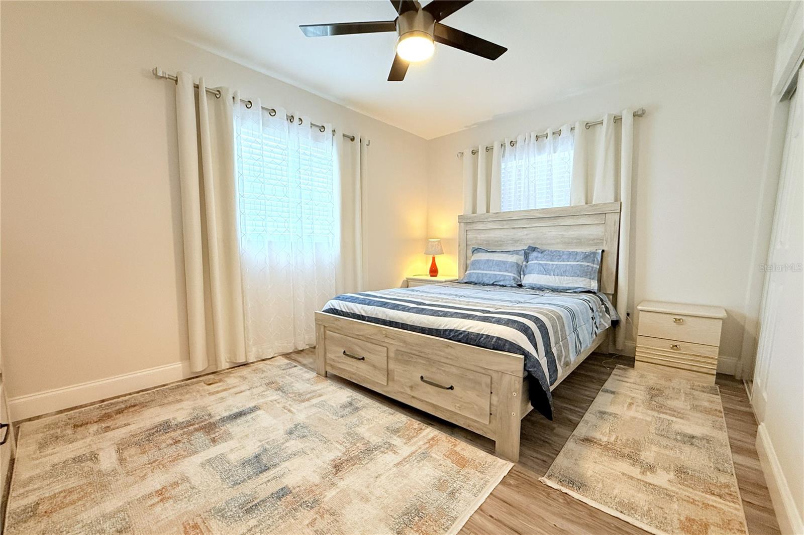 Image 34 of 71 For 1450 Barry Street