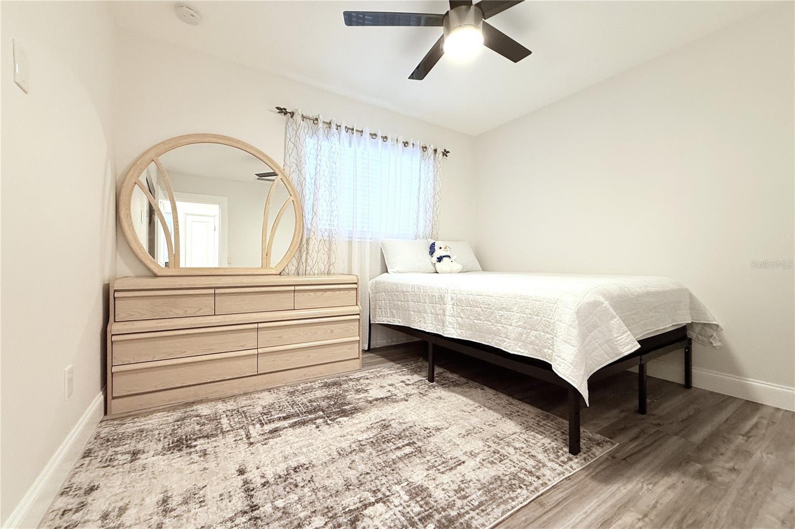 Image 37 of 71 For 1450 Barry Street