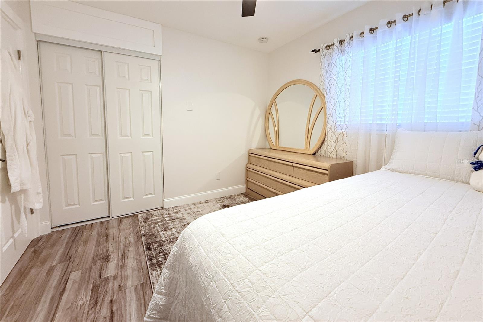 Image 38 of 71 For 1450 Barry Street