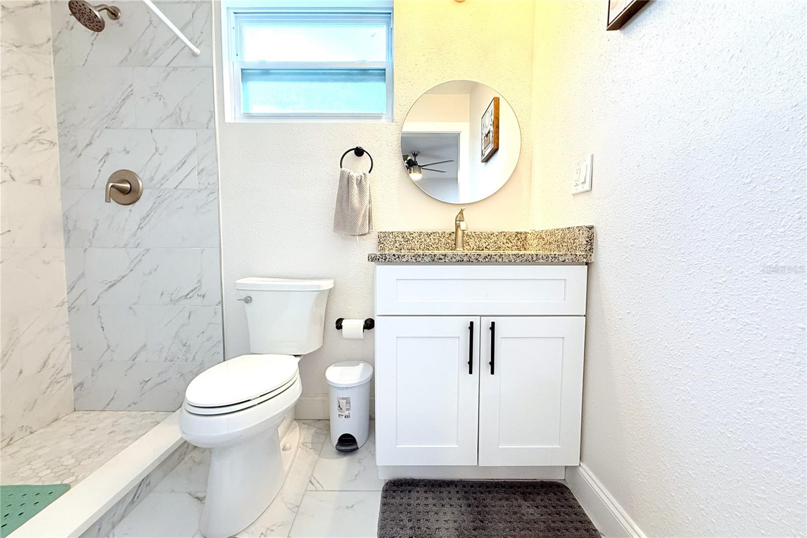 Image 39 of 71 For 1450 Barry Street