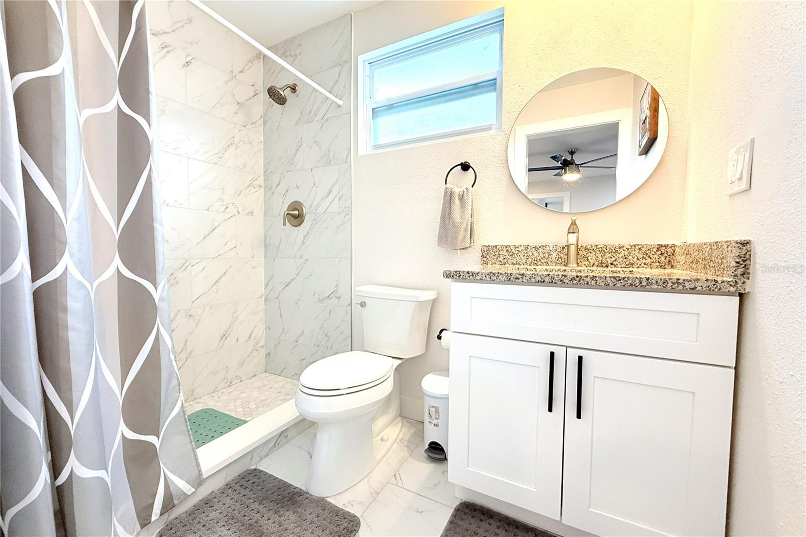 Image 40 of 71 For 1450 Barry Street