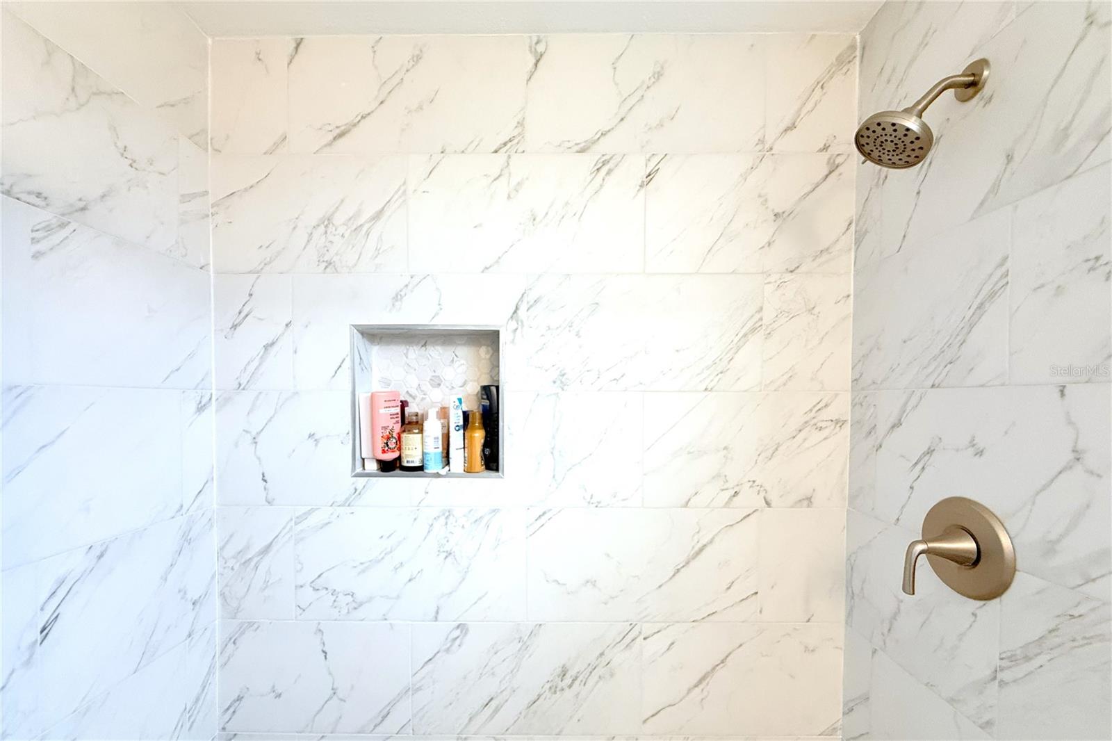 Image 41 of 71 For 1450 Barry Street