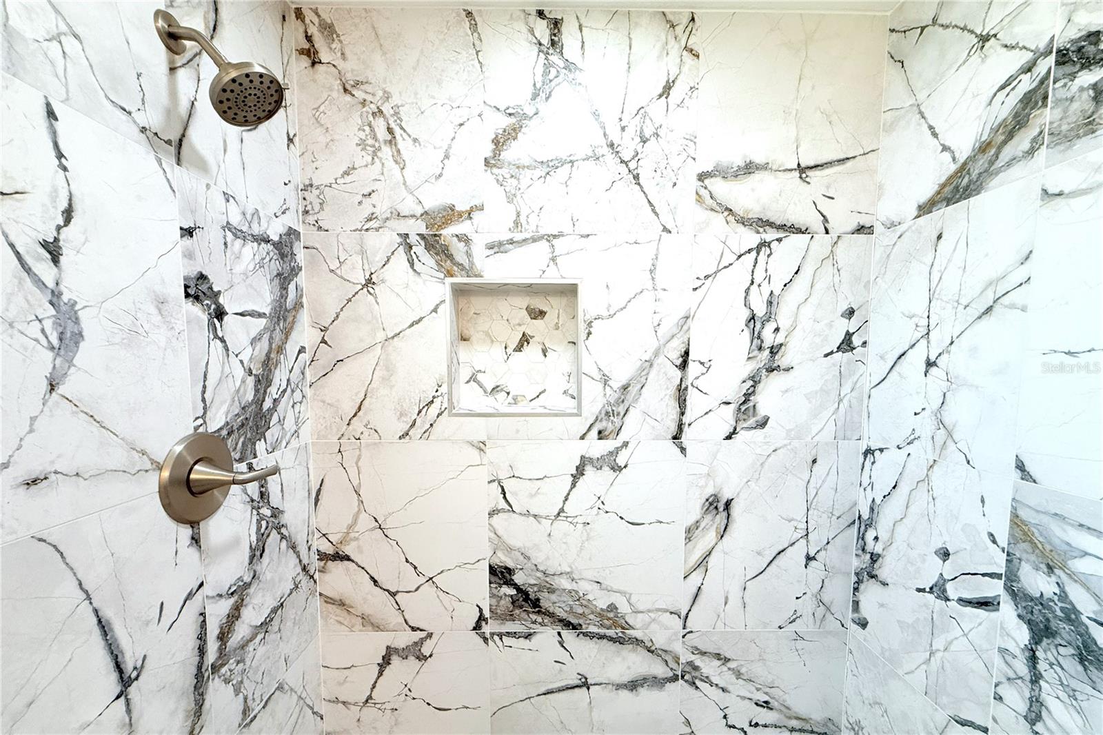 Image 43 of 71 For 1450 Barry Street