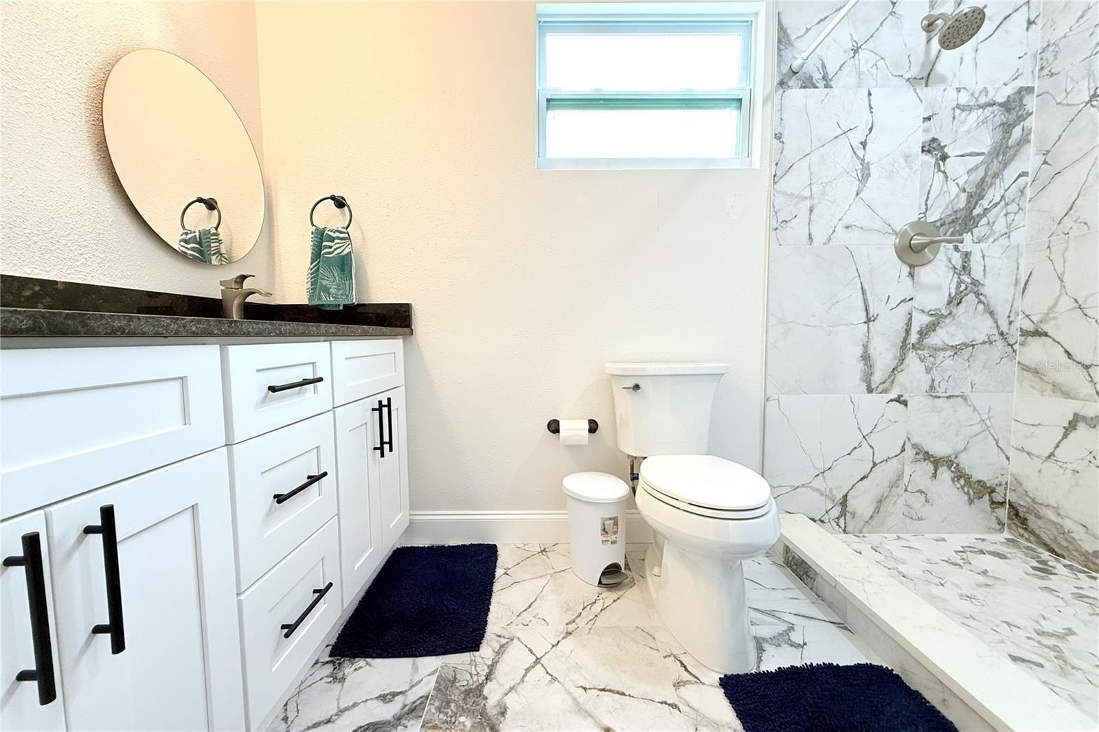 Image 44 of 71 For 1450 Barry Street