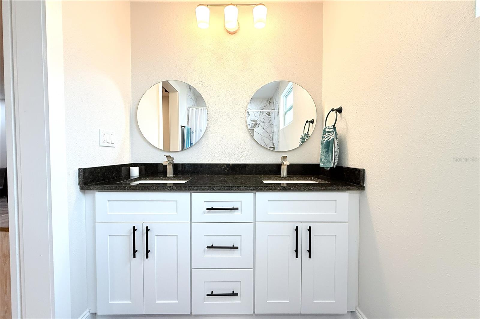 Image 45 of 71 For 1450 Barry Street