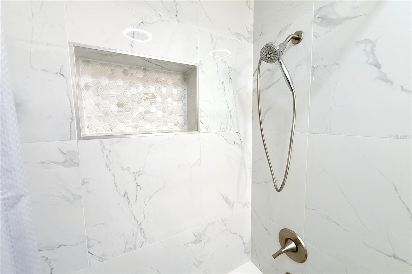 Image 47 of 71 For 1450 Barry Street