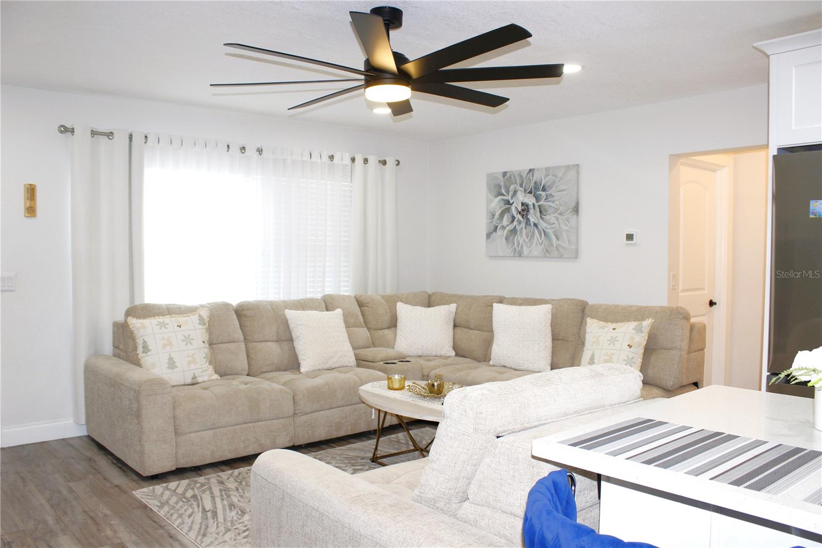 Image 6 of 71 For 1450 Barry Street