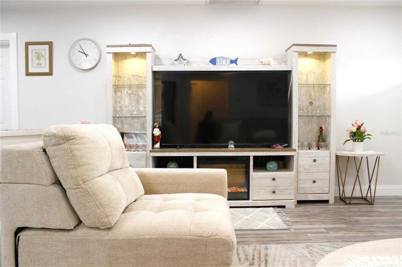 Image 7 of 71 For 1450 Barry Street