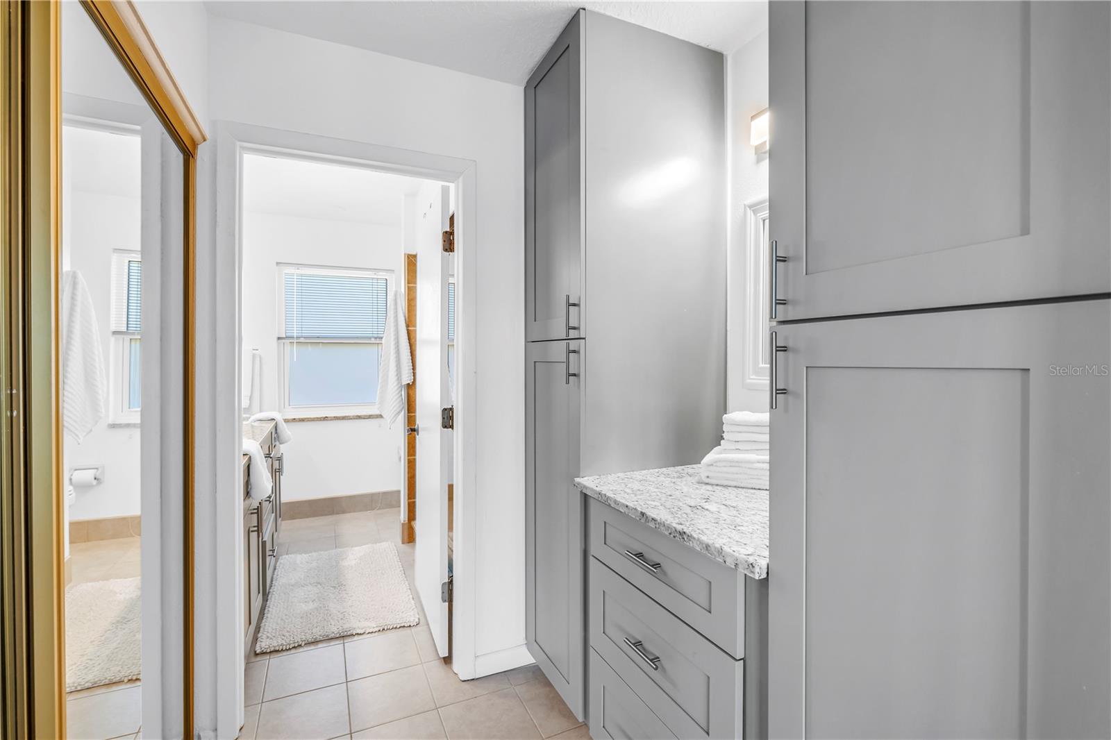 Image 10 of 30 For 1052 Sanabel Court Ne