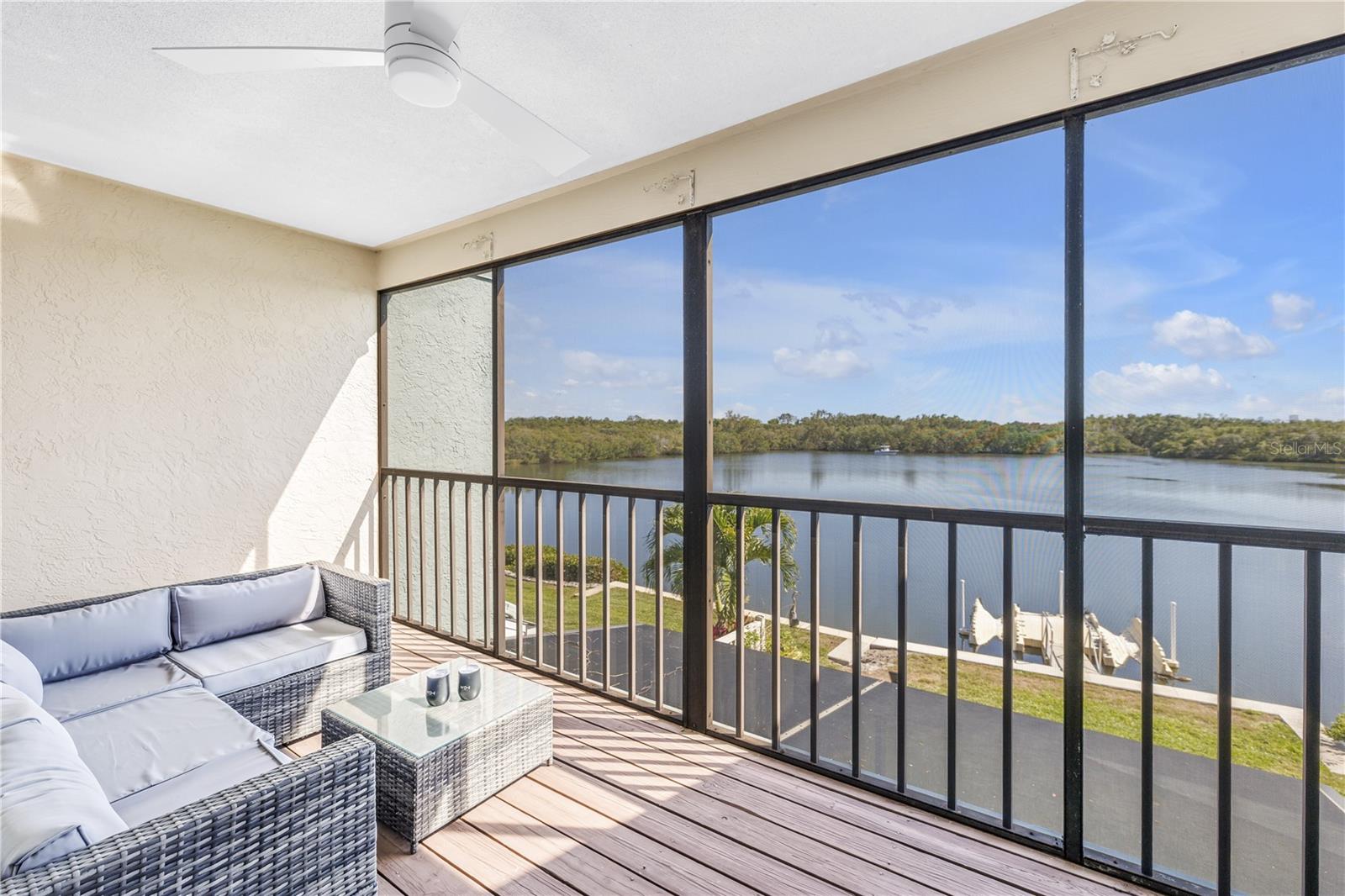 Image 13 of 30 For 1052 Sanabel Court Ne