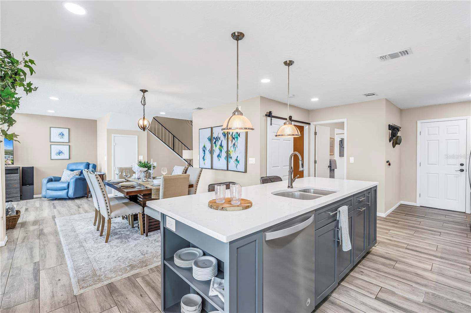 Image 17 of 30 For 1052 Sanabel Court Ne