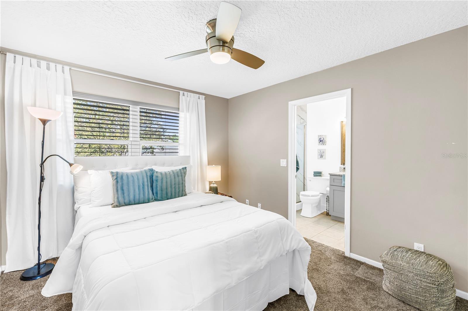 Image 22 of 30 For 1052 Sanabel Court Ne